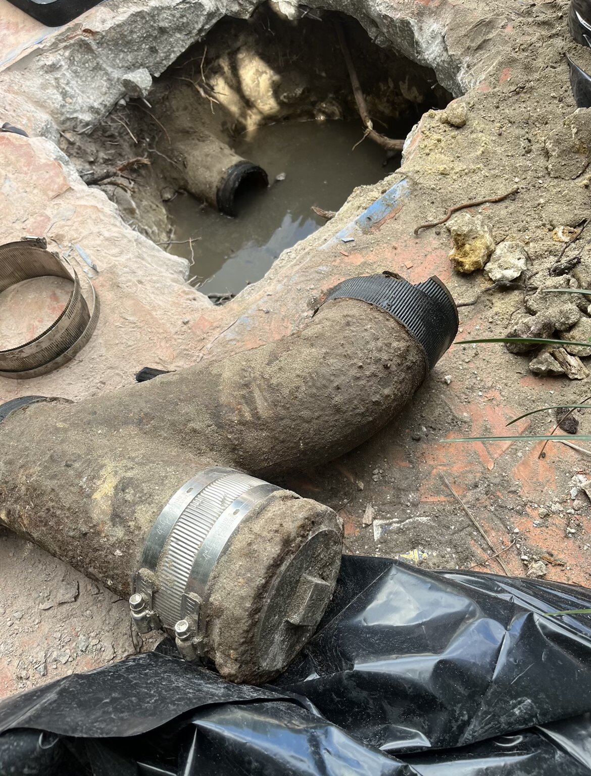 aquapro-rehabilitates-cast-iron-sewers-with-new-pipe-liners-03